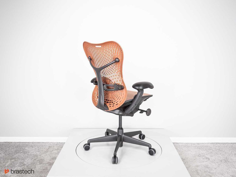 Fotel biurowy obrotowy Herman Miller Mirra odnowiony PRO
