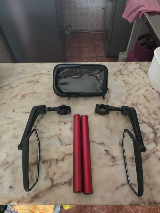 Um Par de espelho, Um Suporte de telemóvel,extensor de guidão,