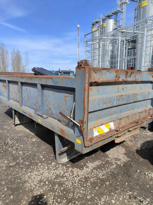 Kiper Iveco, wywrot do tyłu