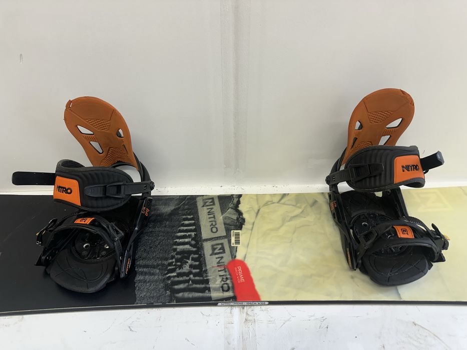 Deska snowboardowa Nitro Prime 156 Wide + wiązania Nitro D14