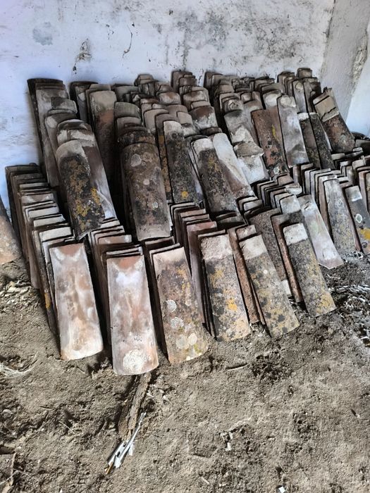 Telhas antigas alentejanas em canudo