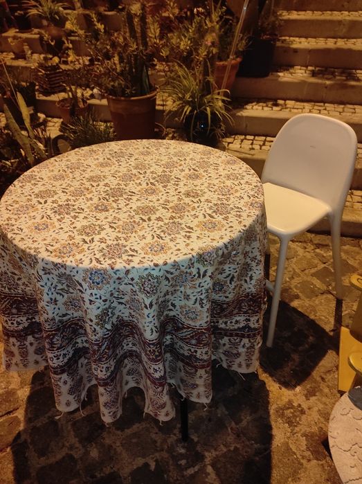 Mesa redonda de plástico