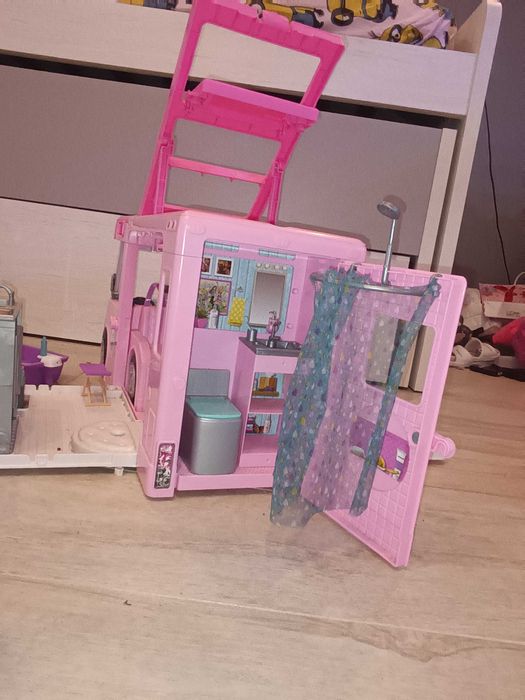 Caravana da Barbie completa