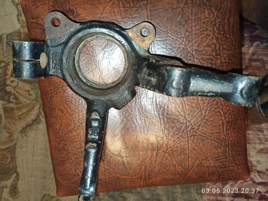 Запчастини і деталі до ходової части.