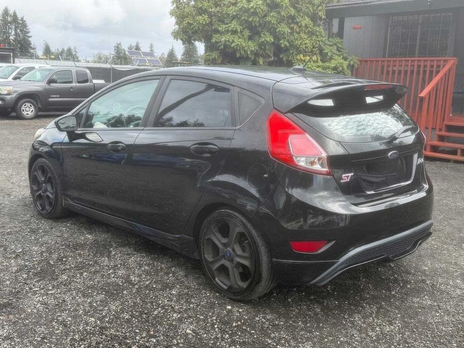 Ford Fiesta ST      2015