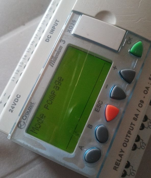 Програмоване реле (контролер) Crouzet Millenium 3 XD26 (24VDC)