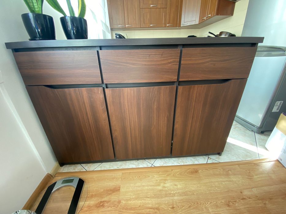 Pojemna komoda ciemny orzech