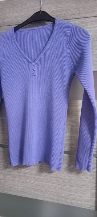 Продам кофточку на объем груди 88-95