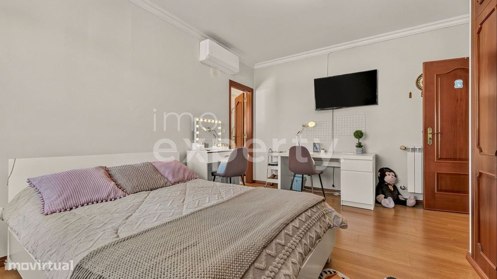 Moradia com 3 suites e piscina coberta a 10 min das praias da Ericeira