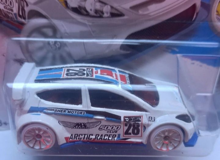 Conjunto 2 - ford fiesta hot wheels