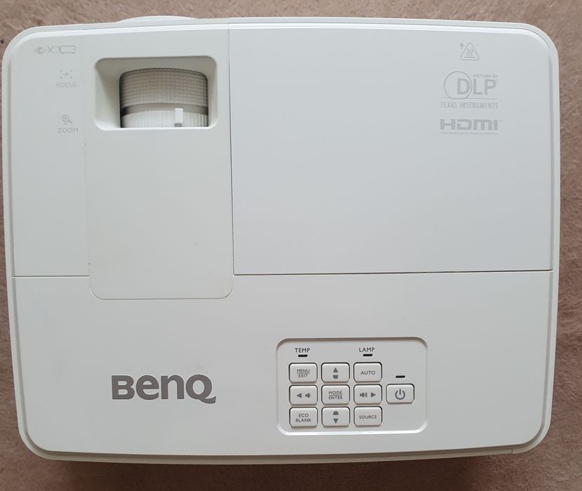Sprzedam projektor BenQ MX525  w bardzo dobrym stanie technicznym  I wizualnym.