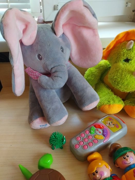 Игрушки музыкальные, развивающие.
