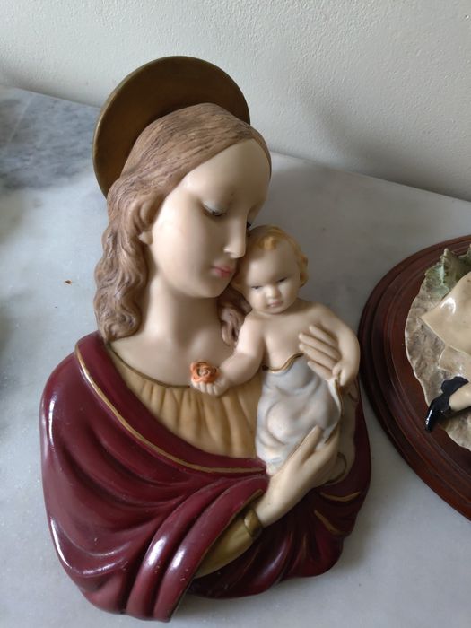 Estátua de parede Virgem Maria e Menino Jesus