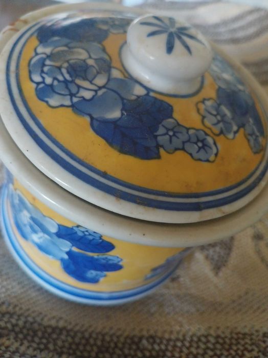 Caixa/boiao em cerâmica vintage com tampa
