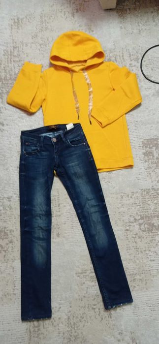 Худді утеплена і джинси хс,ес.