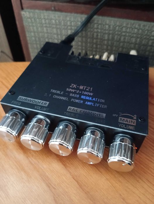 Усилитель мощности 2x50 +100 Вт с Bluetooth