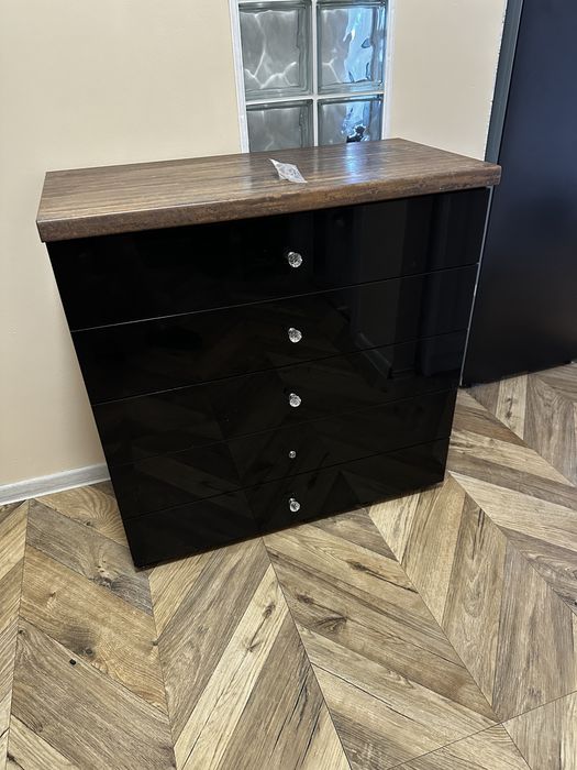 Sprzedam solidną komodę