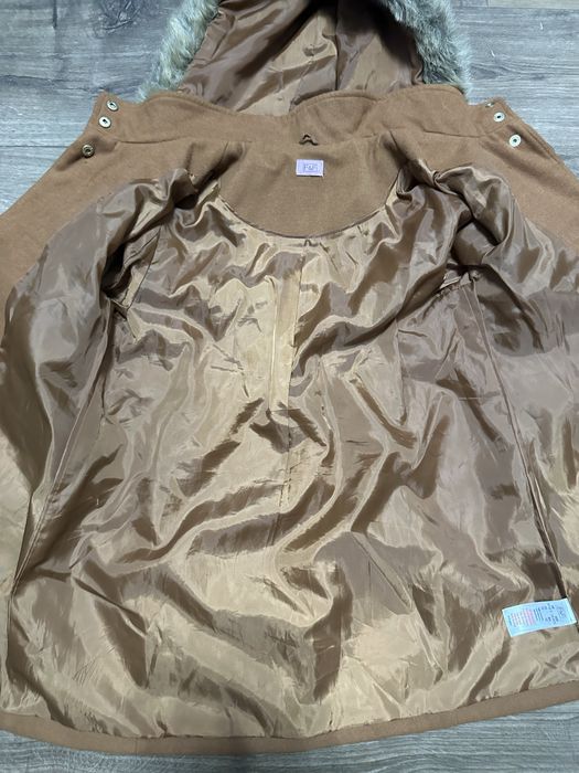 Стильна жіноча куртка F&F з капюшоном і хутром | тепла осіння