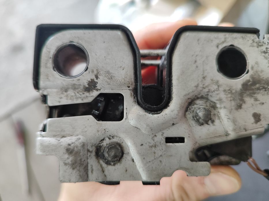 Замок капоту фабія 2! Румстер