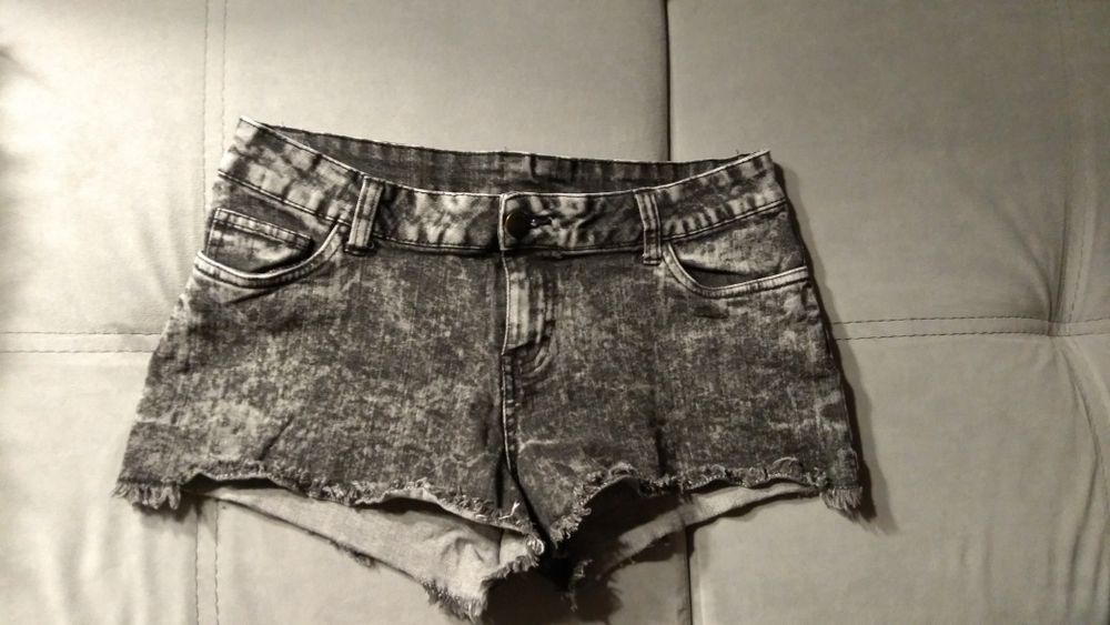 Czarne dżinsowe szorty r.38