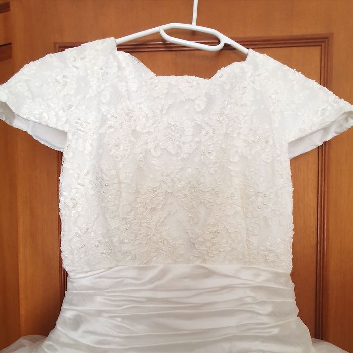 Vestido de noiva em renda e tule e estilo bailarina - Branco