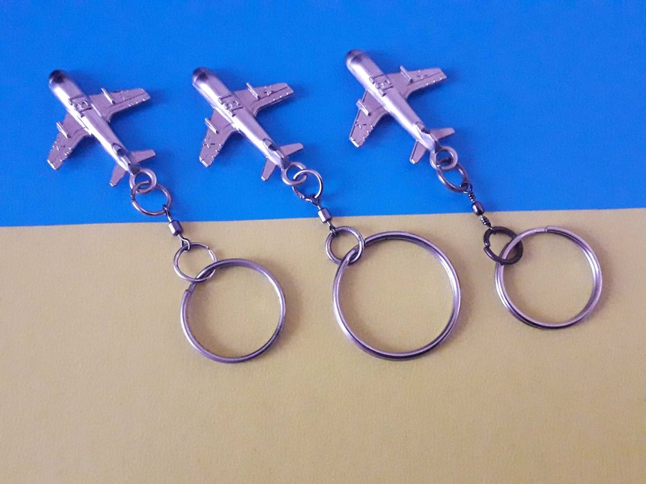 Ескадрилья винищувачів, літак - брилок для ключів.