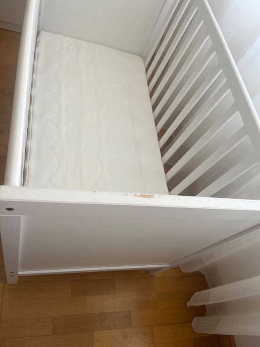 Berço modelo SUNDVIK (modelo do ano 2023) e colchão, IKEA.