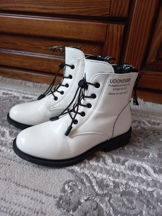 Продам черевички.