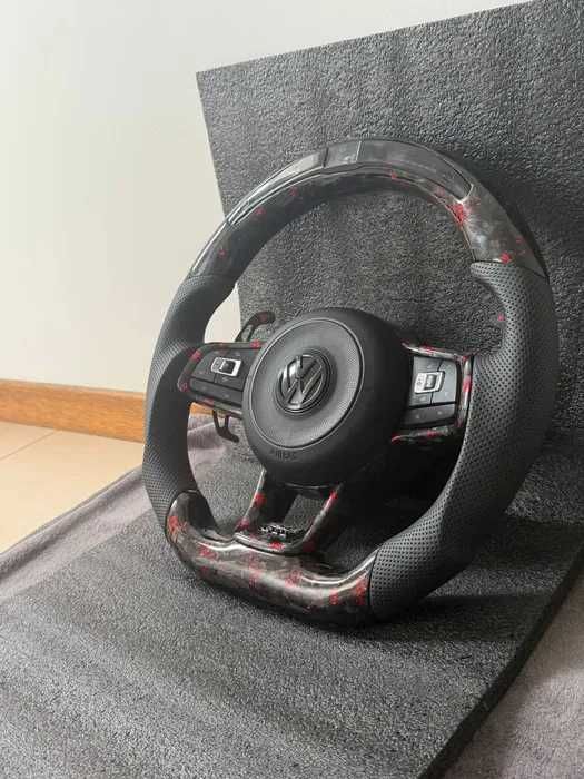 Volante VW Carbono com LED Display | Golf GTI / R (MK5 MK6 MK7 MK8)