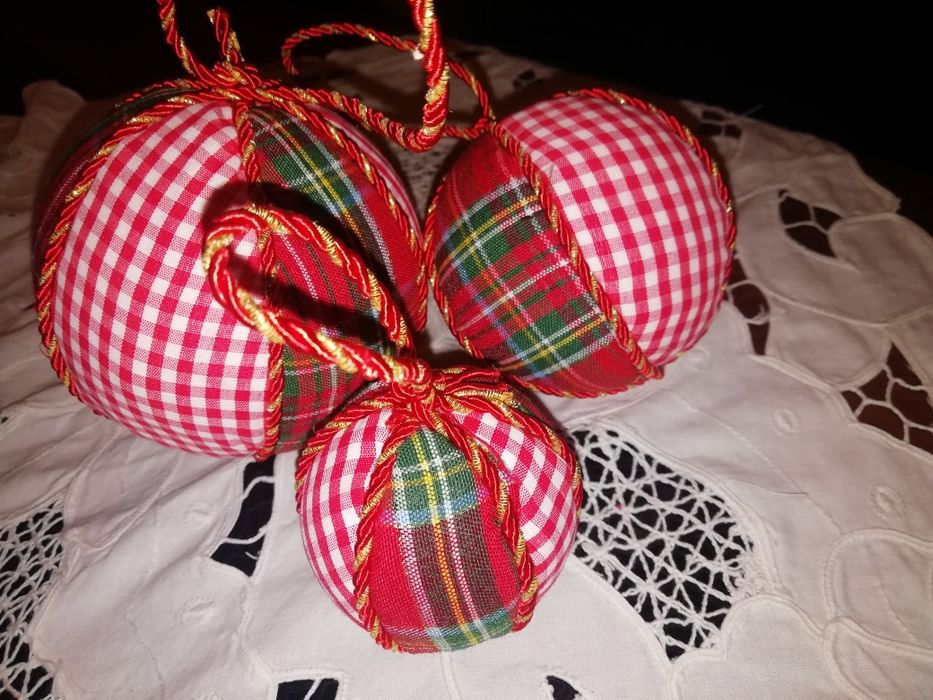 Bolas de natal em tecido