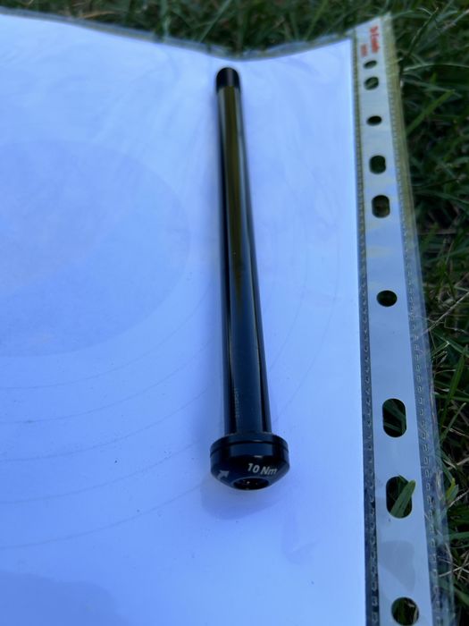 Oś piasty szpilka koła śruba M12x142 mm gwint 1,5
