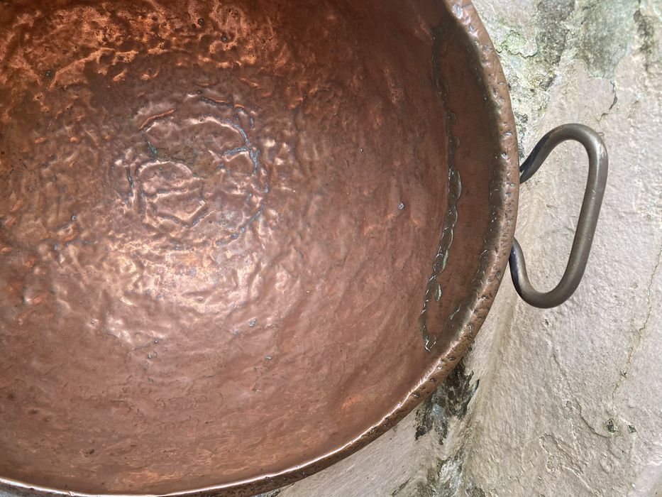 Caldeiro cobre artesanal polido base concava