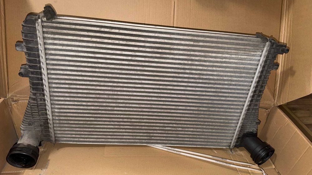 Радіатор інтеркулера VW Passat B6