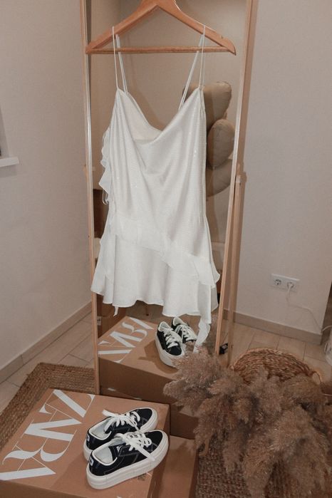 блискуча сукня Zara з воланами, S