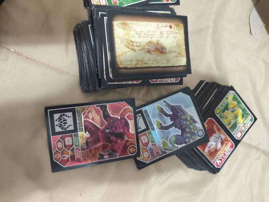 Cromos Invizimals