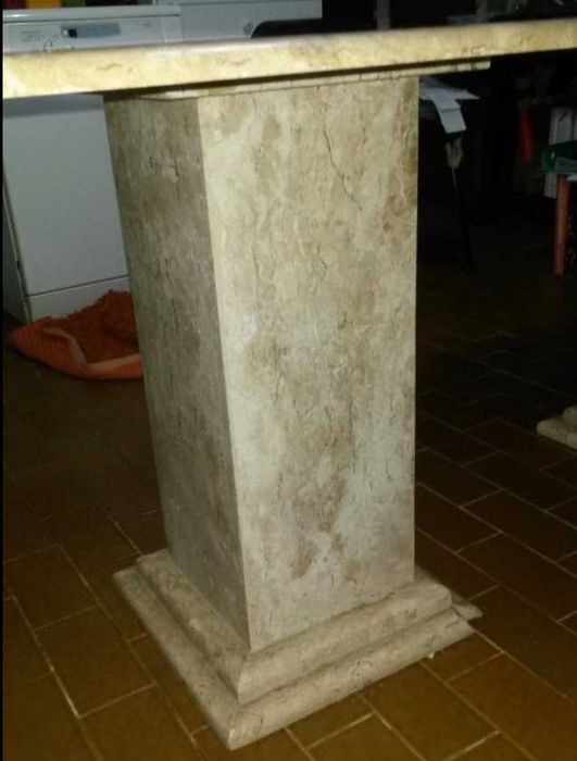 Mesa de Mármore Brasileiro