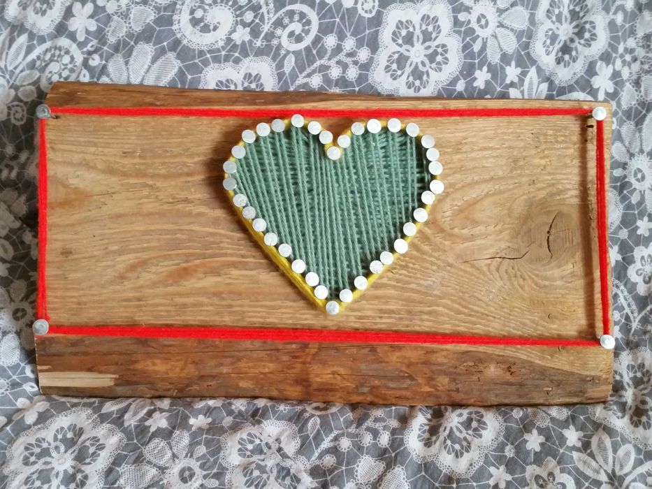 Obraz Na Drewnie z Włóczki Serce