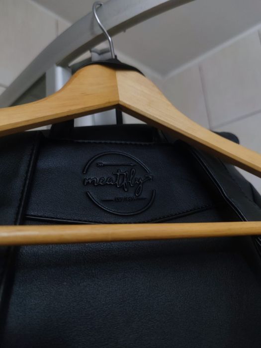 plecak plecaczek męski meatfly sportowy na laptopa elegancki. zapinany