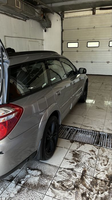 Subaru outback 2,5 автомат 4х4