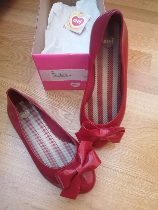 Sabrinas da Mel vermelhas