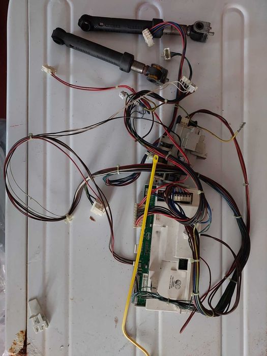 Пральна стиральная машина запчастини запчастиAriston Hotpoint AQXL 105