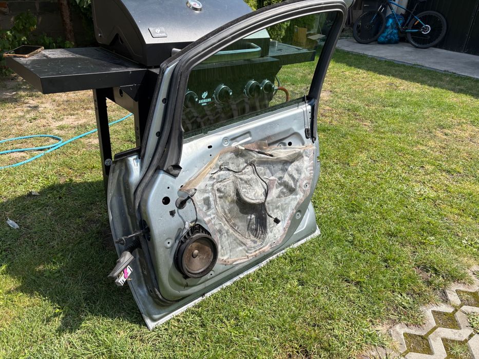 Drzwi Przód Prawe Opel Astra J Srebrne / Szare (Szyba, Klamka, Głośnik)
