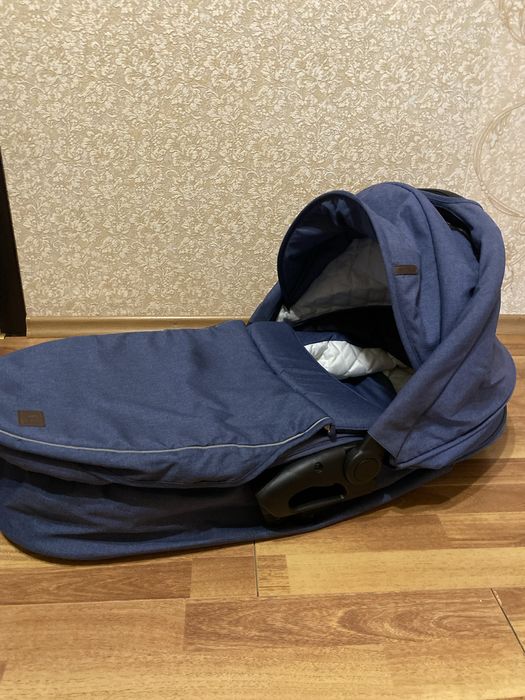Продам коляску 2 в 1 с люлькой Vista Air