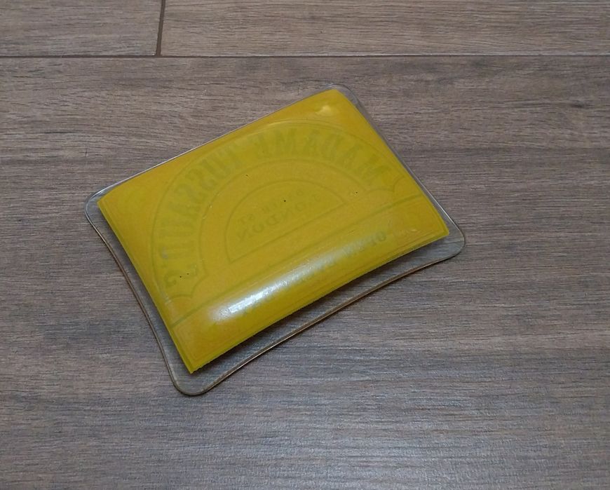 Cinzeiro antigo e vintage do museu de cera "Madame Tussaud's"