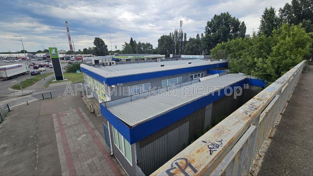 Продаж торгівельного приміщення 460 кв.м, пр-т .Шухевича 30