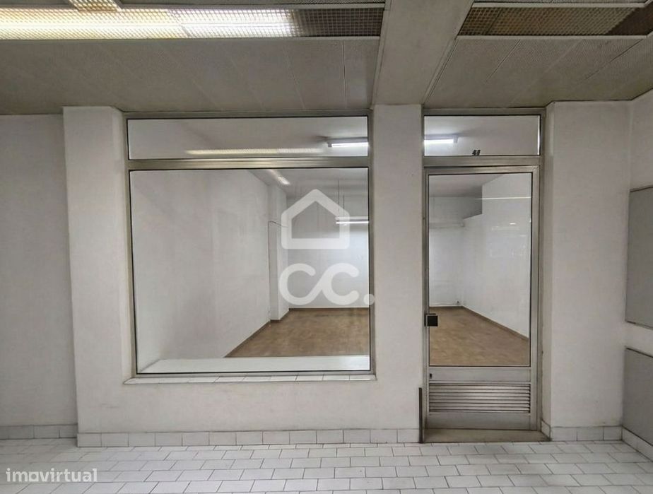 Loja para avenda em Creixomil - Guimarães — Creixomil, Braga