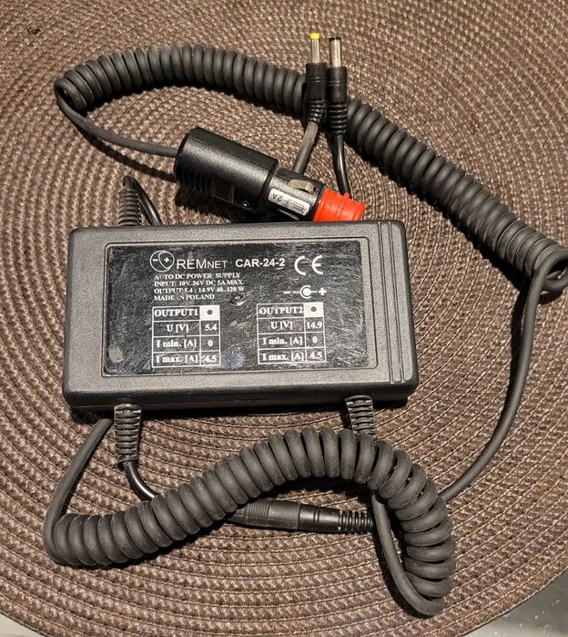 Zasilacz samoch. podwójny wejście 10-36V, dwa wyjścia 5V i 15V, 4.5 A