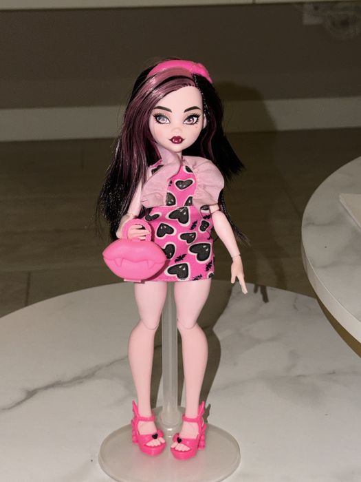 Продам Monster High Дракулауру Г3 фул комплект новая без коробки