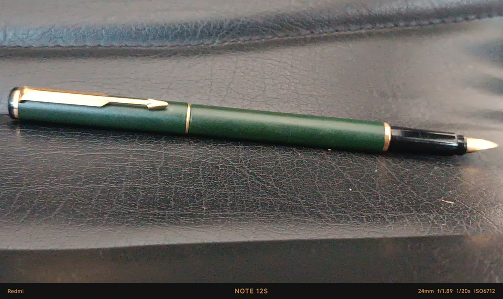 Caneta Parker Rialto Verde com Folheados em ouro