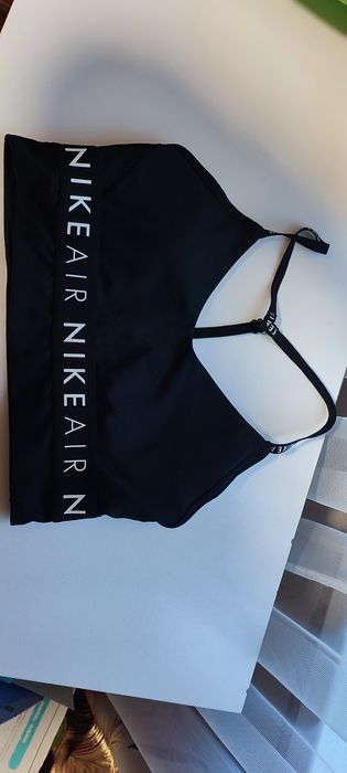 Спортивний топ Nike